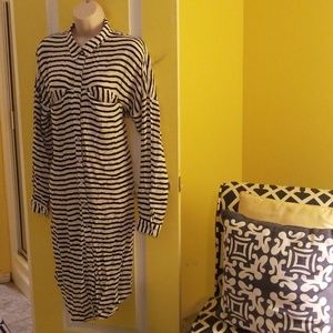 FOREVER21 BLACK and WHITE  SHIRT DRESS